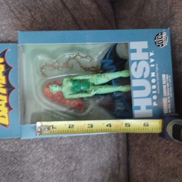 DC Poison Ivy Figurine - Picture 5 of 5